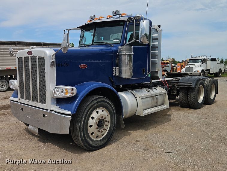 2013 Peterbilt 388 semi truck - EO7363