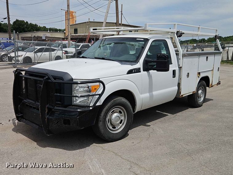 2012 Ford F250 Super Duty utility bed pickup truck - EO7429