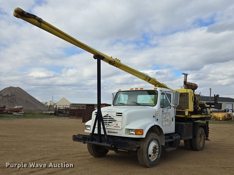 1991 International 4700 drilling rig truck - ER1528