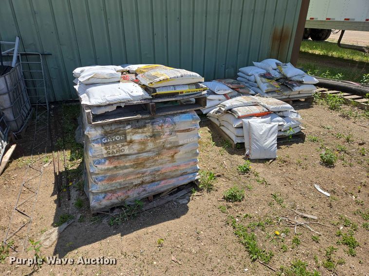 (6) pallets of polymeric sand - ER1644