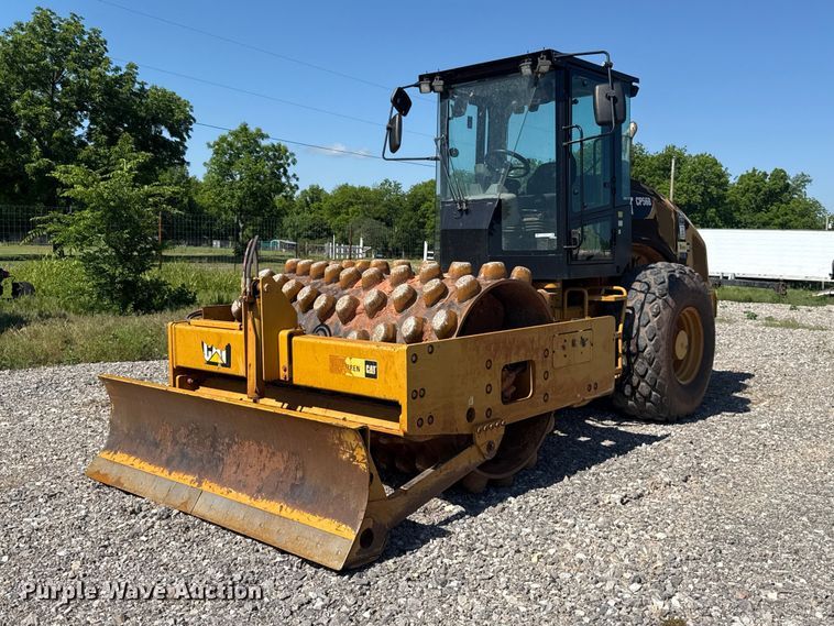 2017 Caterpillar CP56B single drum vibratory roller - ET6137