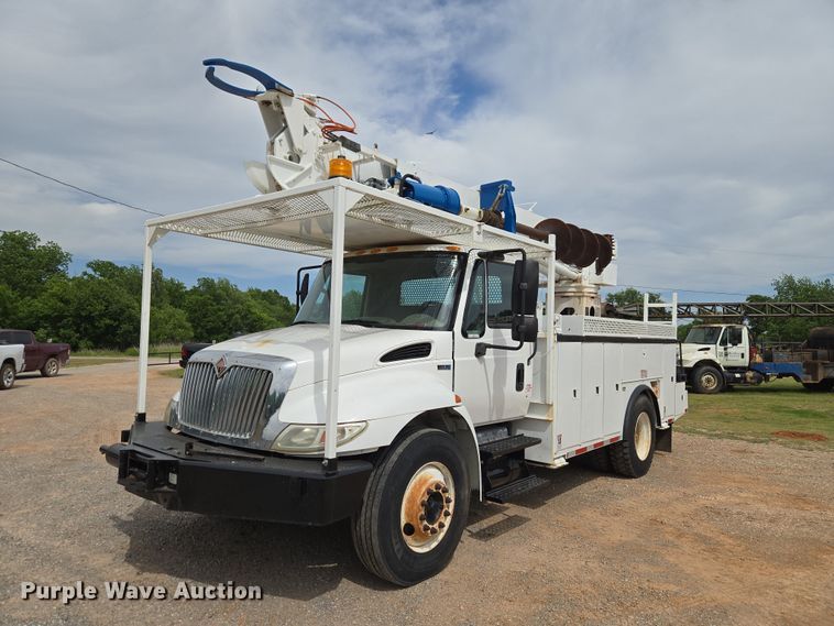 2012 International 4300 digger derrick truck - EW0160