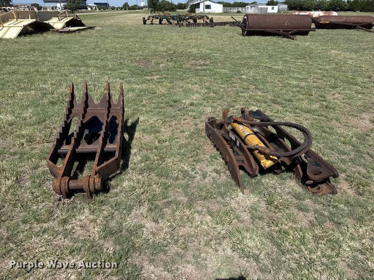 (2) excavator thumbs - FB6687