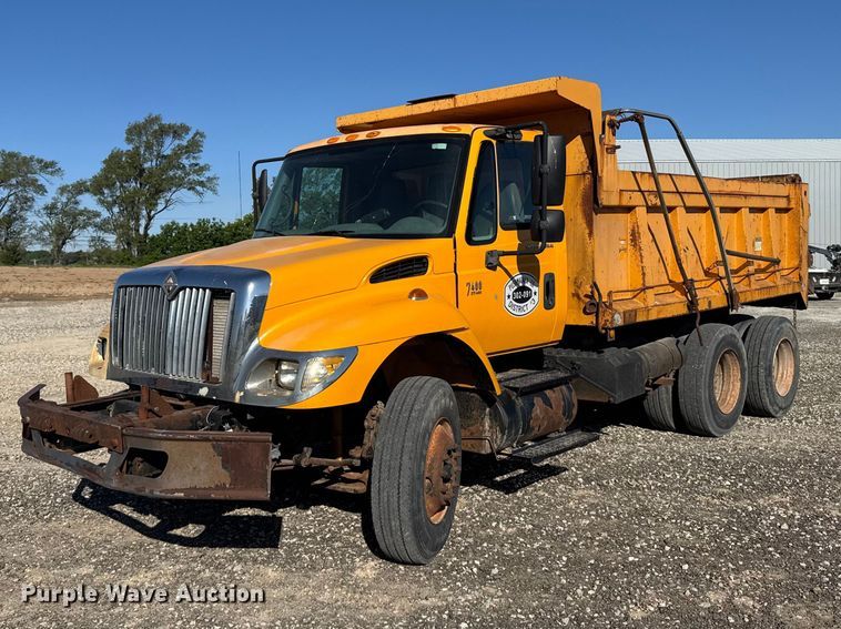 2004 International 7400 dump truck - FB7319