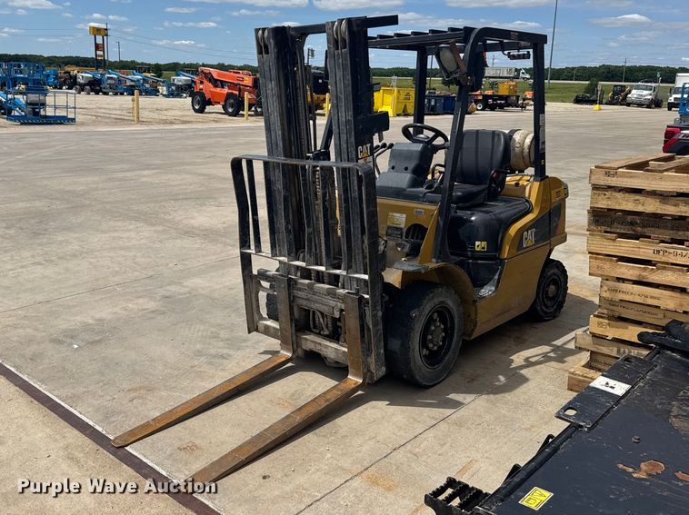 Caterpillar GP25N forklift - FB7417