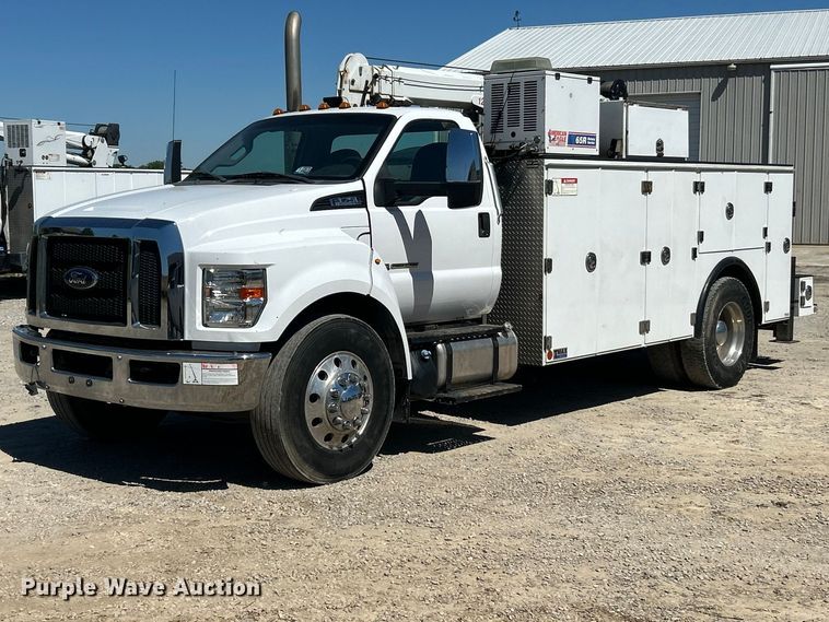 2017 Ford F750 Super Duty utility / service truck - FC2643