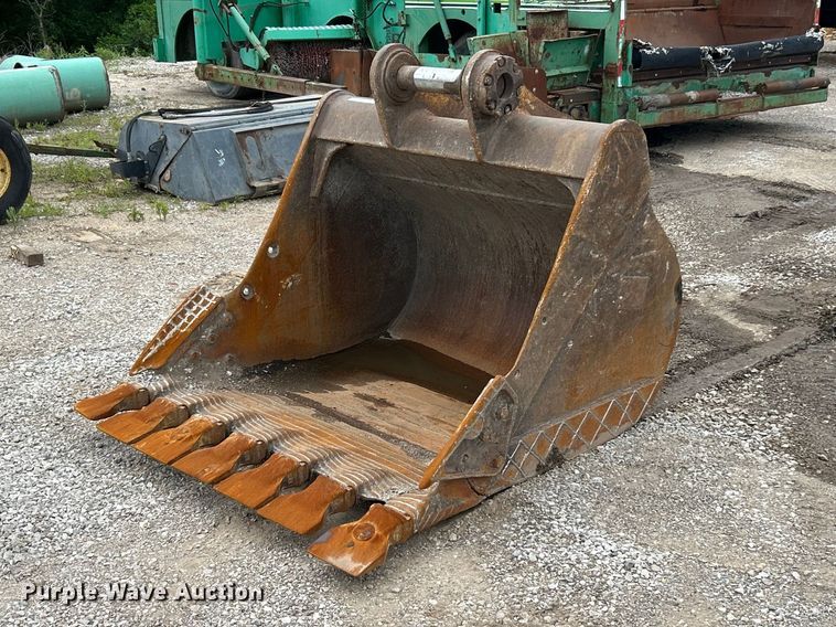 Caterpillar 60" W excavator bucket - FC2670