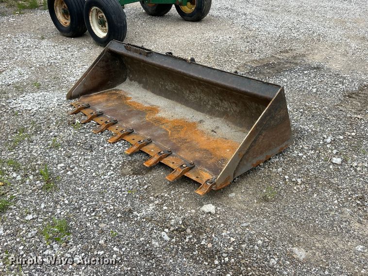 Caterpillar 79" W skid steer bucket - FC2675
