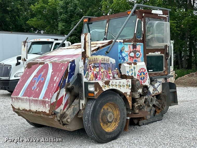 2007 Elgin Pelican Series S sweeper - FC2687