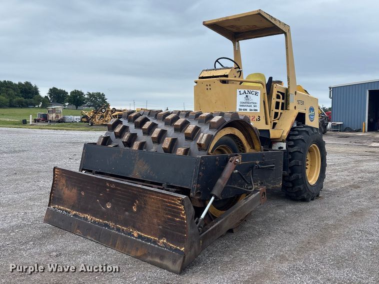 Hyster C832B single drum vibratory padfoot roller - FC4700