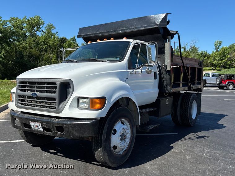 2000 Ford F750 dump truck - FC4704