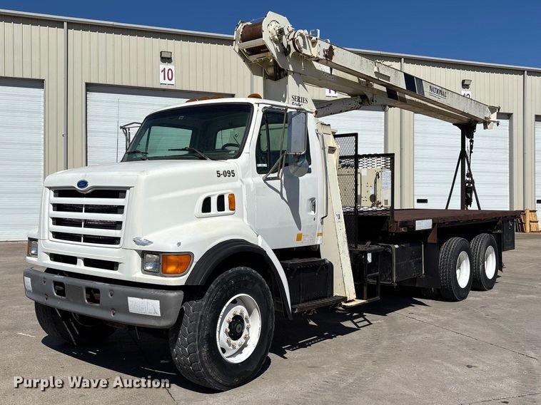 1997 Ford LT8501 crane truck - FC5742