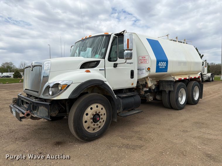 2009 International 7400 water truck - FK0161