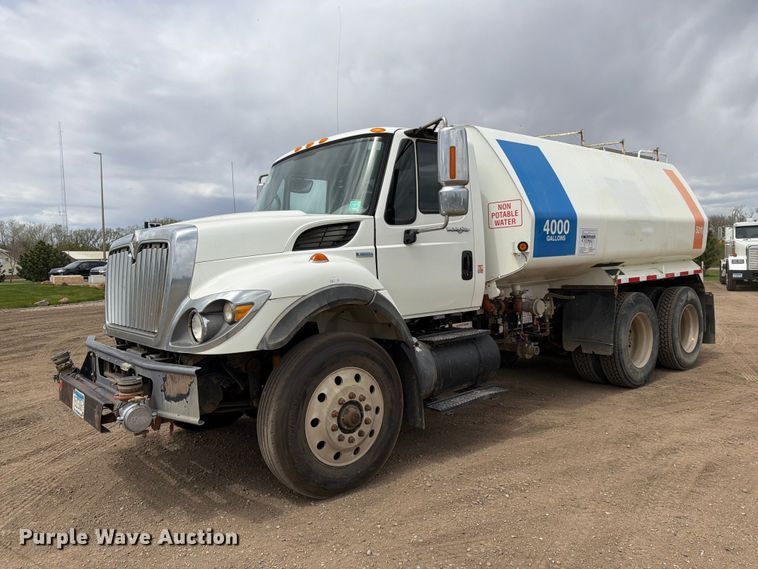 2008 International 7400SBA water truck - FK0163