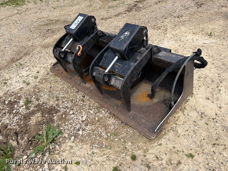 2013 Caterpillar skid steer grapple bucket - FK0188