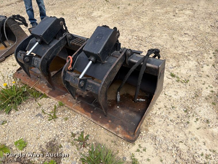 Caterpillar skid steer grapple bucket - FK0189