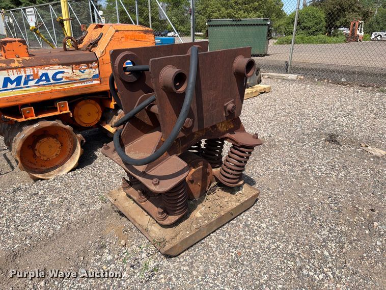 Excavator plate compactor - FK0196