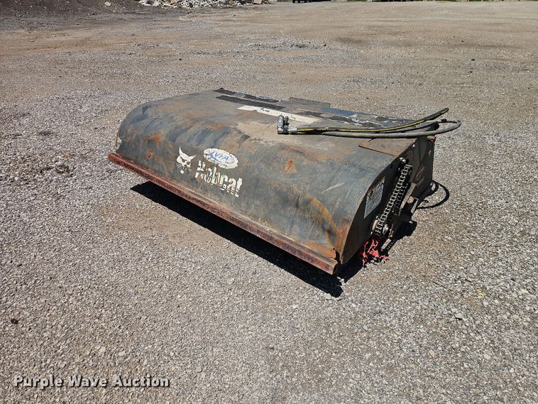 Bobcat skid steer sweeper - FN5675