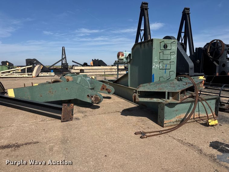Lufkin M-228D-256-100 pump jack - NA9340