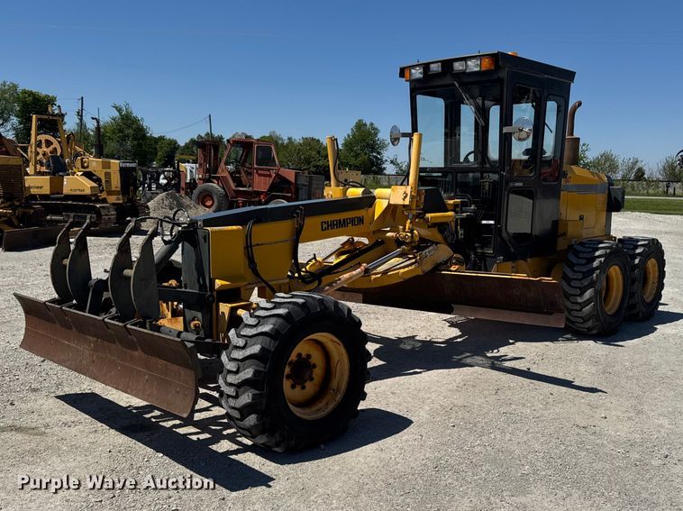 2000 Champion C70A26 motor grader - OE9569