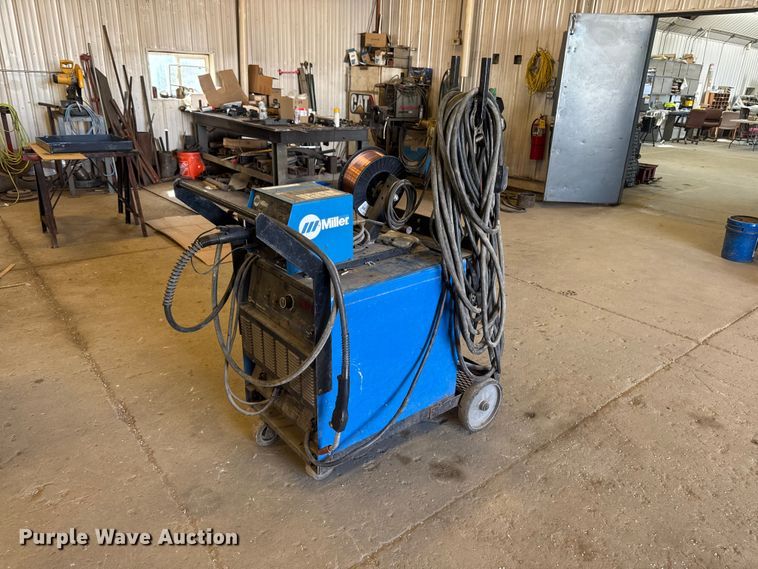 Miller DeltaWeld 302 welder - OE9578