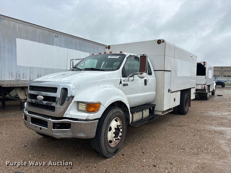 2008 Ford F750 Super Duty chipper truck - YA2810
