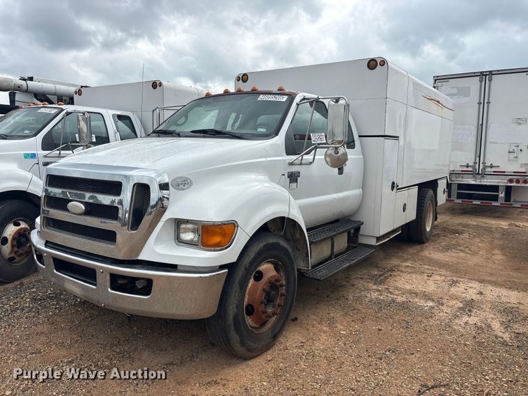 2009 Ford F750 Super Duty Ext. Cab chipper truck - YA2843