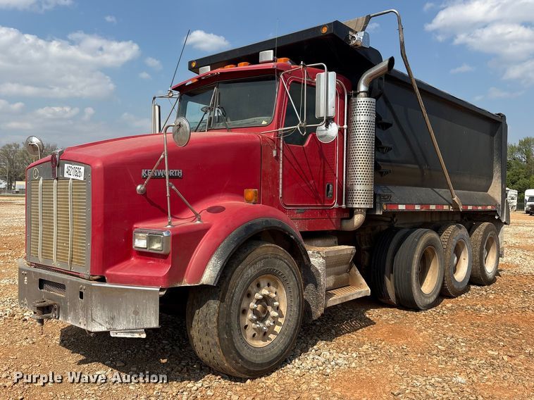 2004 Kenworth T800 dump truck - YA2857