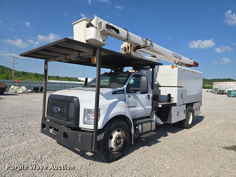 2017 Ford F750 forestry bucket truck - YA3193