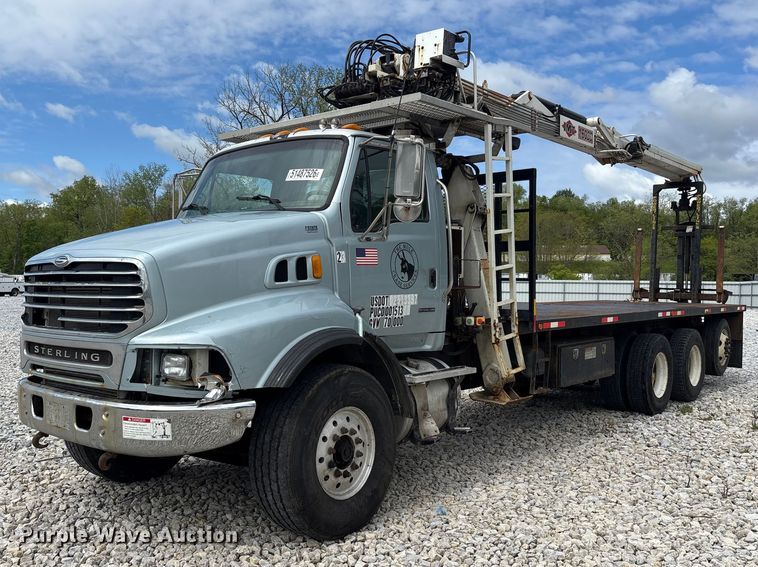 2006 Sterling L9500 crane truck - YA3512