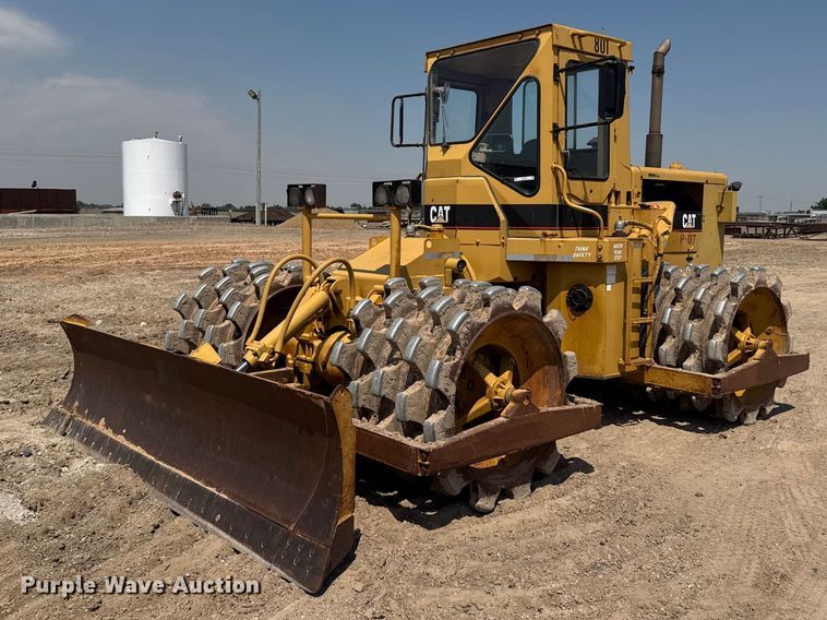 1979 Caterpillar 815 soil compactor - EW4607