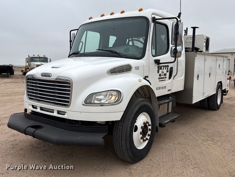 2005 Freightliner Business Class M2 utility / service truck - GP9692