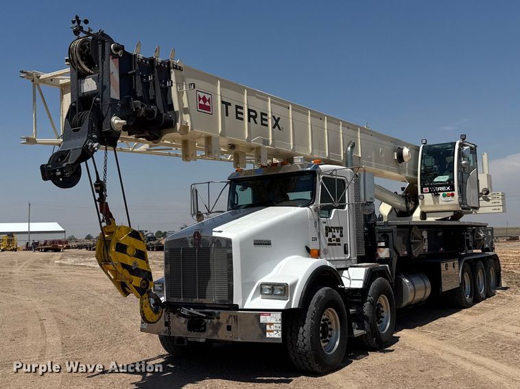 2016 Kenworth T800 crane truck - GP9694