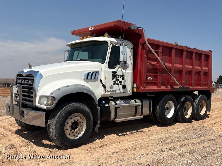 2013 Mack GU713 dump truck - GP9702