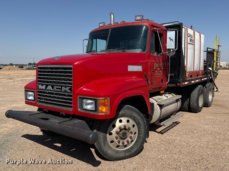 1997 Mack CH613 flatbed truck with mud mixing system - GP9703