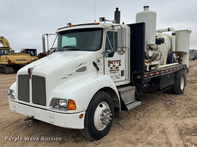 2001 Kenworth T300 hydrovac truck - GP9706