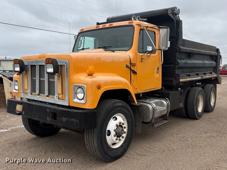 2002 International 2554 dump truck - DS6827