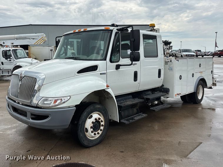 2010 International 4300 Crew Cab utility / service truck - DV4333