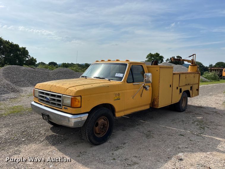 1991 Ford F350 utility bed pickup truck - DV4397