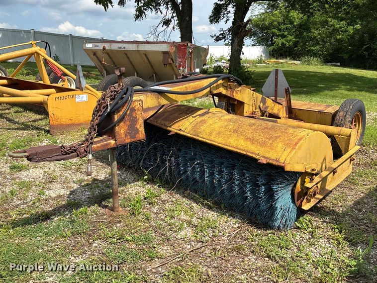Standard Steel Works pull type sweeper - DV4401