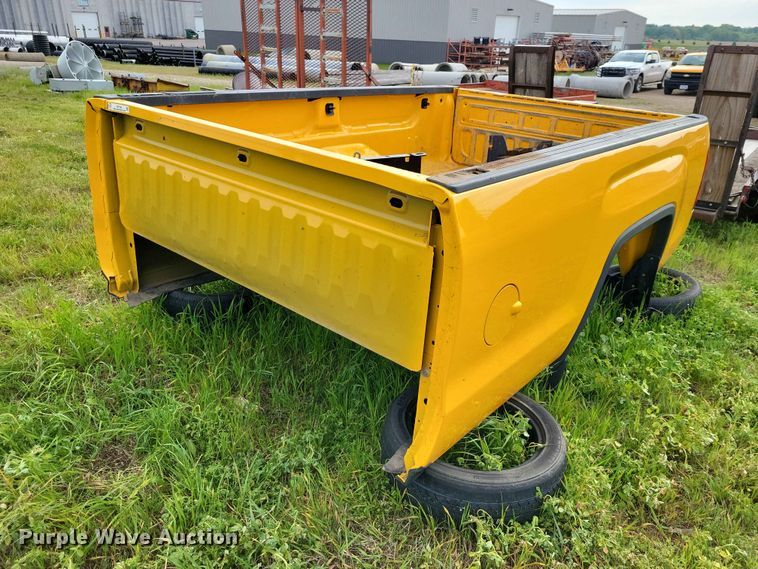 GMC Sierra pickup truck bed - DZ7162