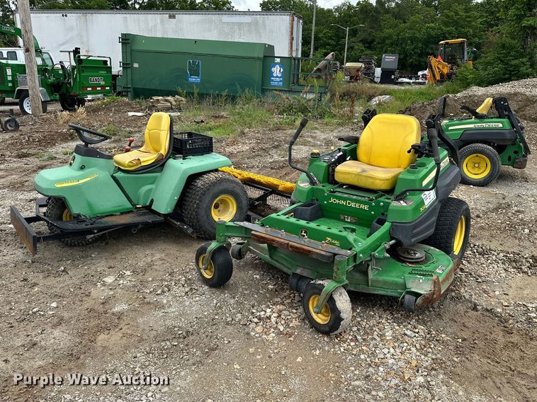 John Deere lawn equipment - EA4933