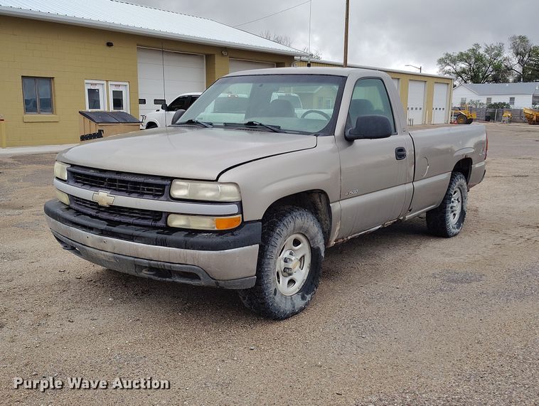 2001 Chevrolet Silverado 1500 pickup truck - ED0117