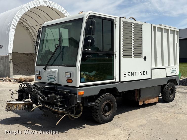2007 Tennant Sentinel street sweeper truck - EI5805