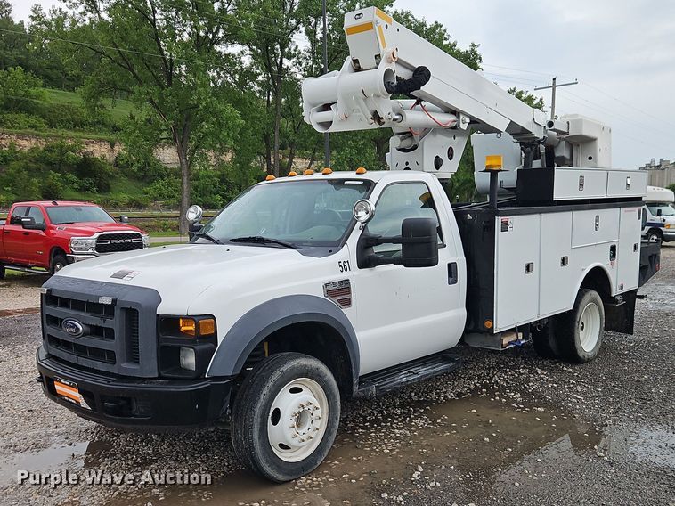 2010 Ford F550 bucket truck - EO7325