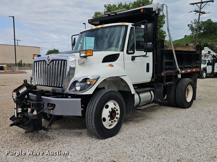 2014 International 7300 dump truck - EO7326