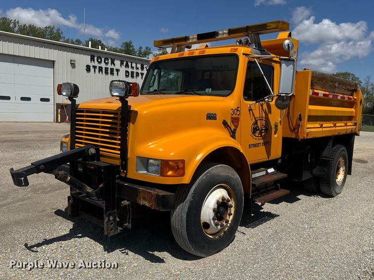 2002 International 4900 dump truck - ER0487