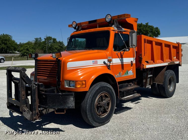 1990 International 4900 dump truck - ER0497