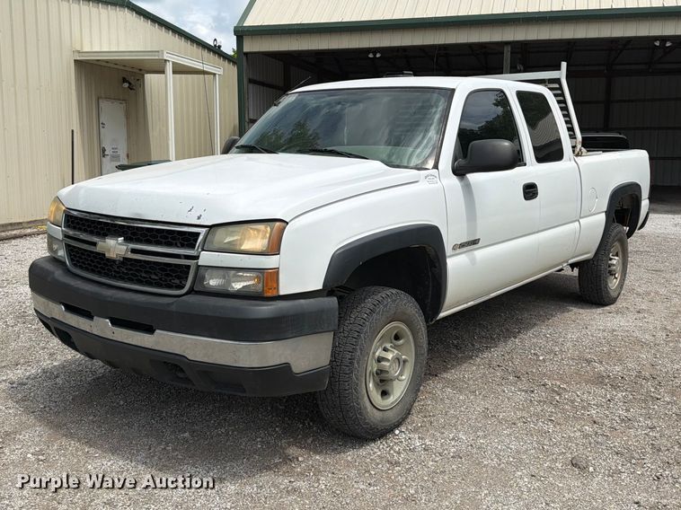 2006 Chevrolet Silverado 2500HD Ext. Cab pickup truck - ET6247