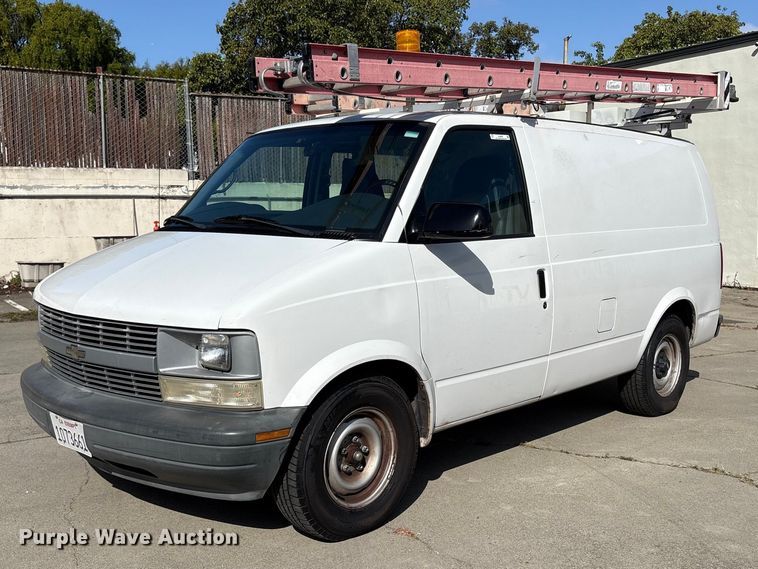2000 Chevrolet Astro van - EU8669